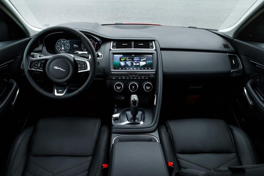 Торпедо Jaguar E-Pace D240 AWD 2017 года  (WW) (фото 17 из 40)